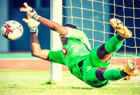 NEWS SCOOP: I AM TRYING TO DO TOO MUCH - KHUNE - Kaizer Chiefs star Itumeleng Khune has explained why he has made two costly errors in the last two league matches.