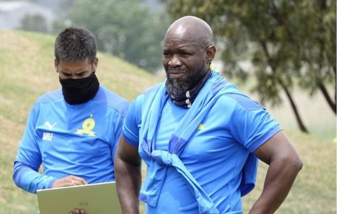 NEWS SCOOP: KOMPHELA URGES DOWNS TO DOMINATE - Steve Komphela has urged Masandawana players to dominate and to adopt a "big personality".