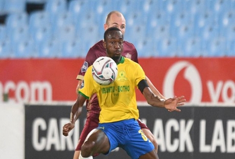 NEWS SCOOP: SHALULILE EXPLAINS TUCKED IN SHIRT - Peter Shalulile has revealed why he always plays with a tucked in shirt and praises Ka Bo Yellow attackers telepathy.